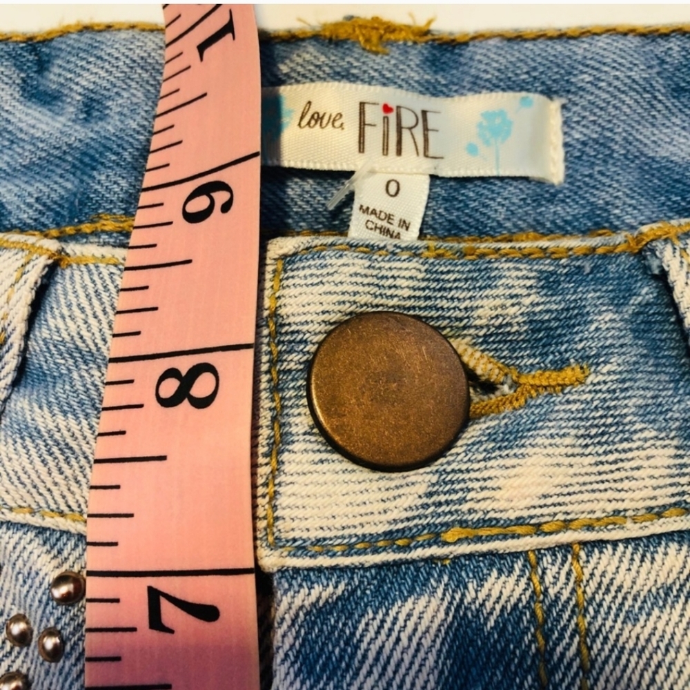 NWT Love Fire Denim Studded Shorts Acid Wash Pink Raw Edge Hem Junior Size 9 - Picture 8 of 9